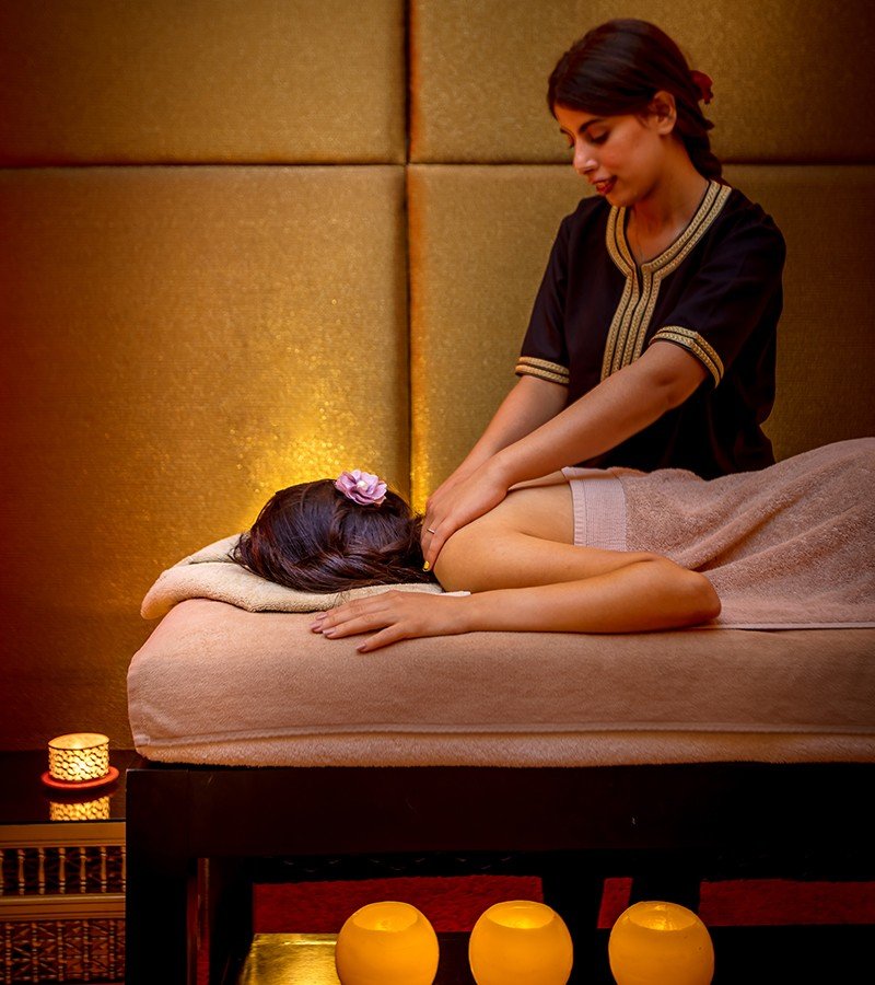 Massage traditionnel par thérapeute qualifiée